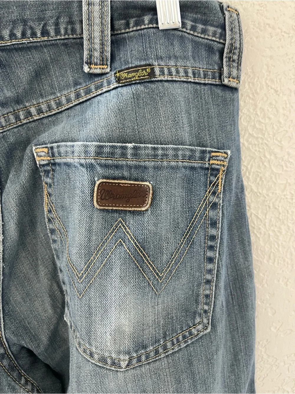Wrangler Men Straight Distressed Jeans - Faded Blue Wash Size 32X34